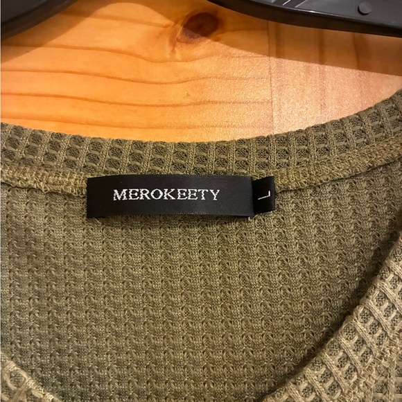 Women’s large Olive Green V-Neck Waffle Knit Top - Picture 2 of 4